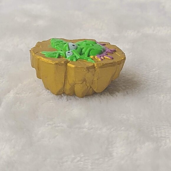 Zuru Smashers Dino Island Mini Figure Gold Mosquito Fossil Toy 1" Series 5 Loose - Picture 8 of 10